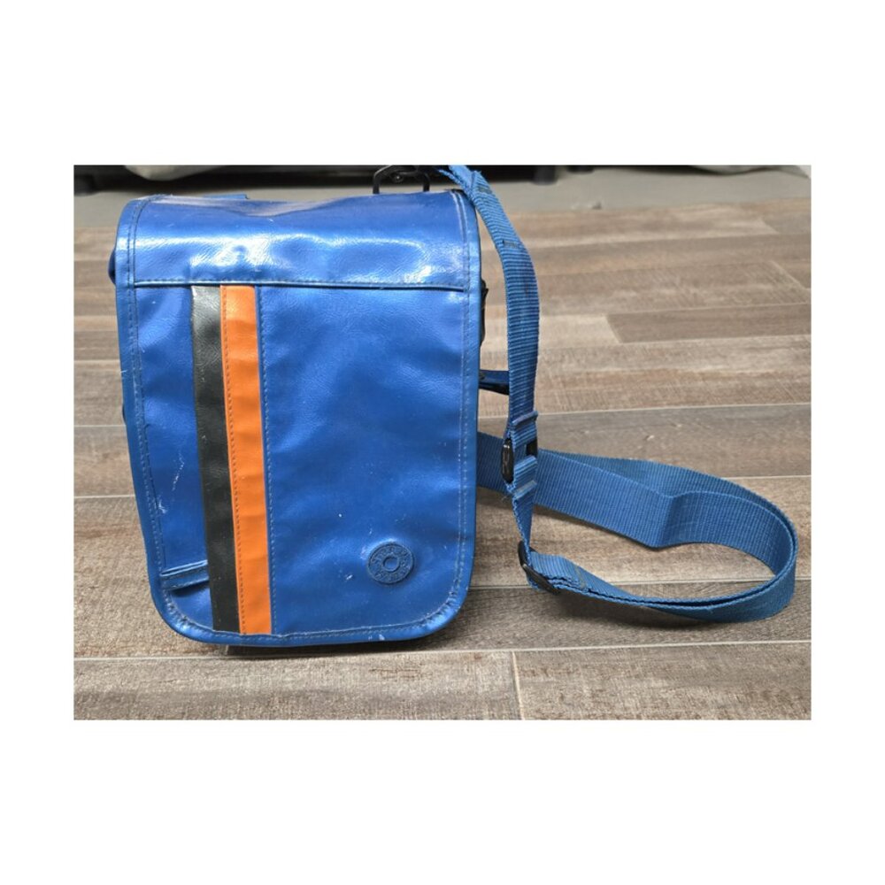 VINTAGE 90'S SHOULDER TRAVEL BAG SMALL MESSENGER BAG HEAVY ZIPPERS AND CLASP